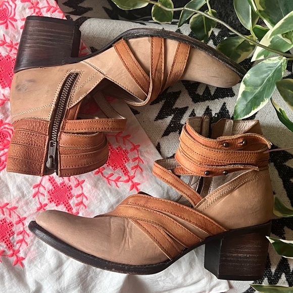 Freebird by Steven Taupe Grind Leather Booties Heels 9 - Picture 2 of 16